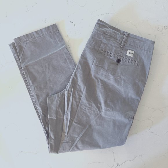 BNWT American Eagle Athletic Skinny Grey Khaki - Picture 1 of 3